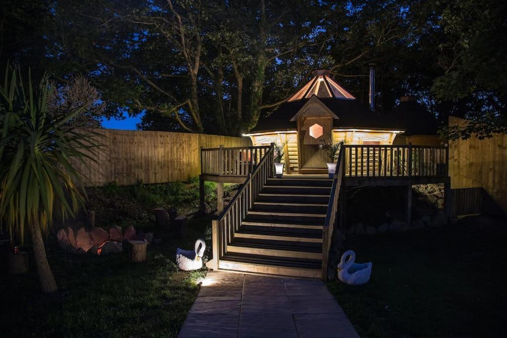 Romantic Treehouse With Hot Tub & Bbq Lodge Praze an Beeble Exterior foto